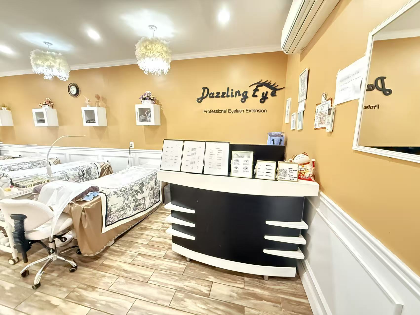 Dazzling Eye gallery image