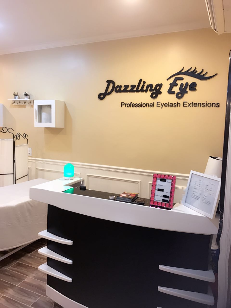 Dazzling Eye gallery image