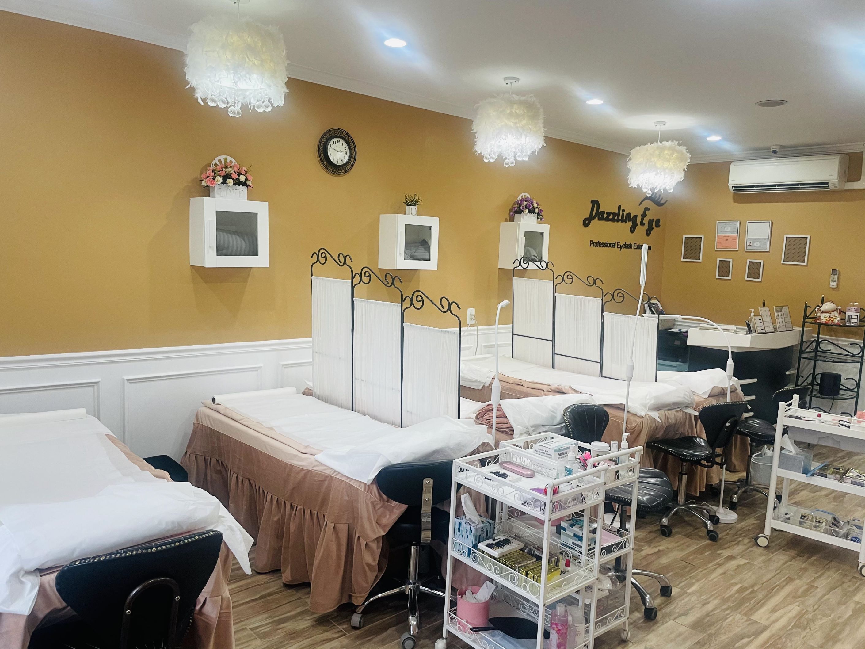 Dazzling Eye gallery image