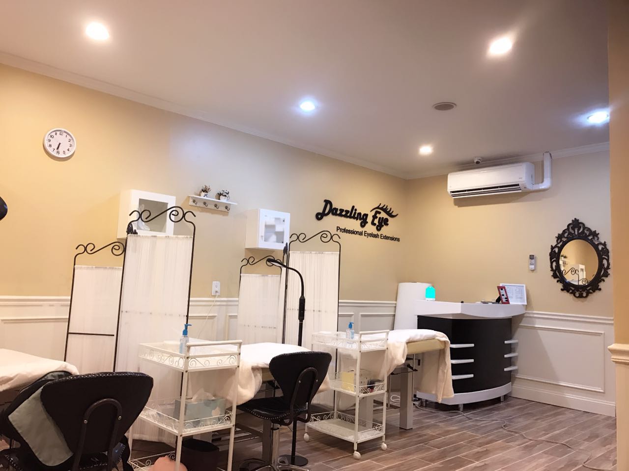 Dazzling Eye gallery image